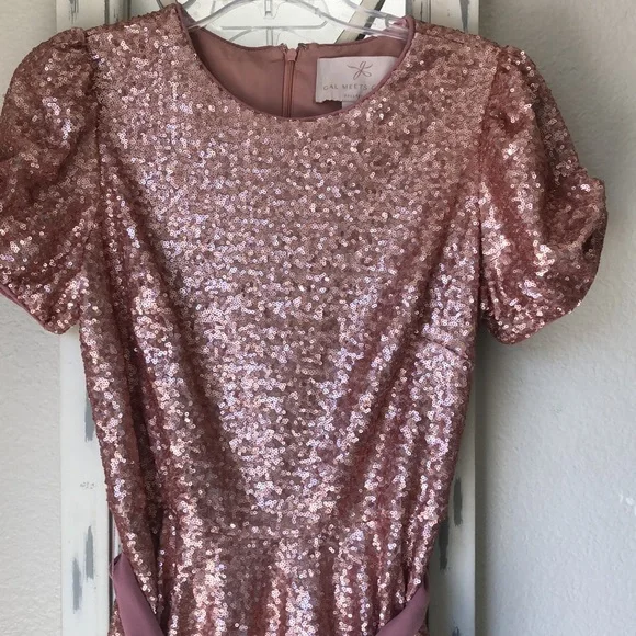 Gal Meets Glam Beatrix Elegant Pink Sequin Party Dress with Bow - Picture 6 of 10